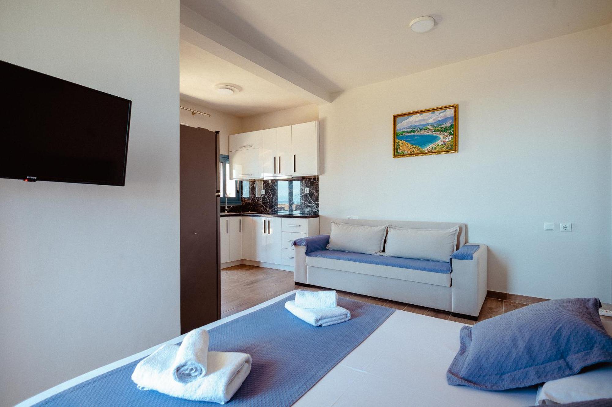 Alex Boutique Hotel Himare Esterno foto