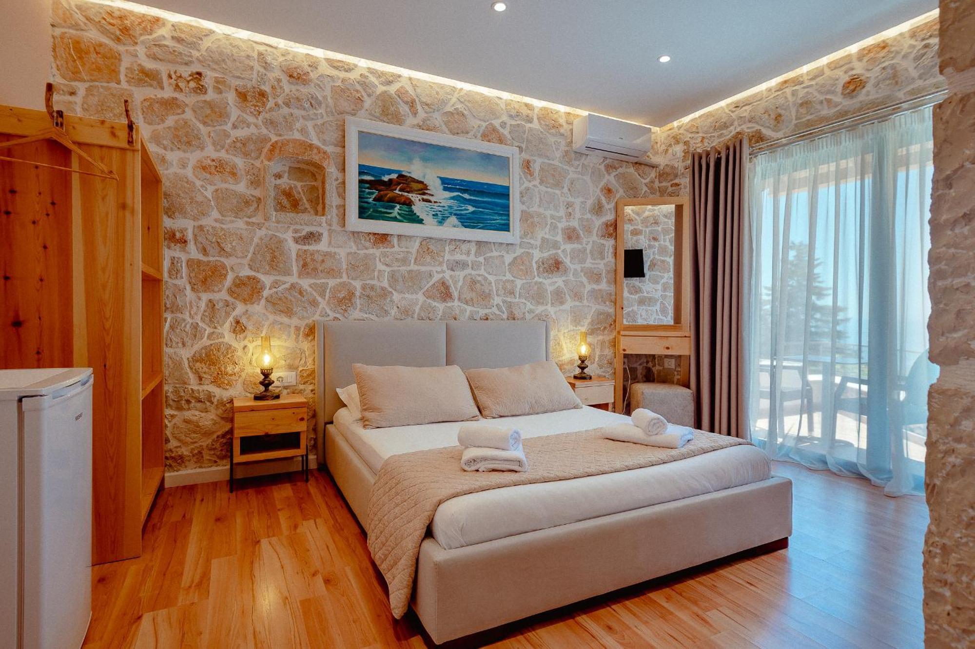 Alex Boutique Hotel Himare Esterno foto